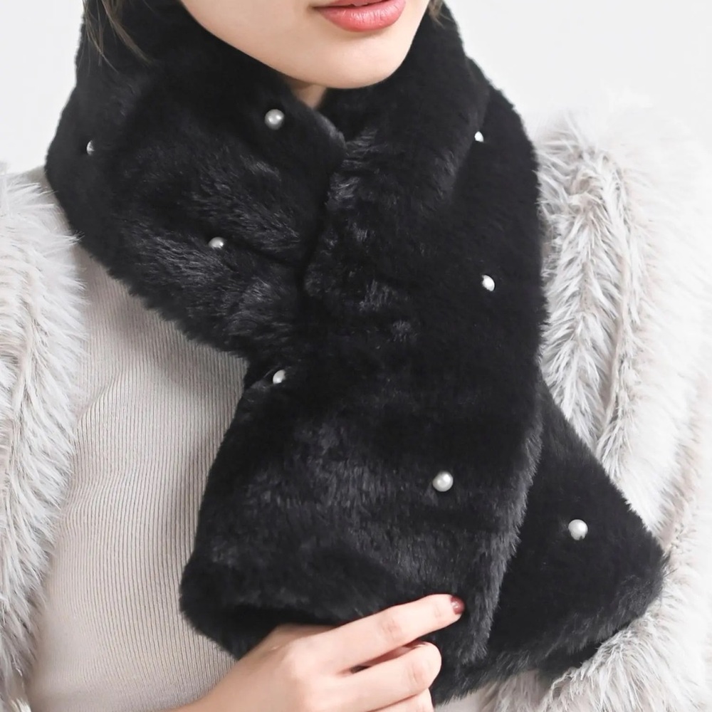 Elegant Black Faux Fur Scarf with Pearls